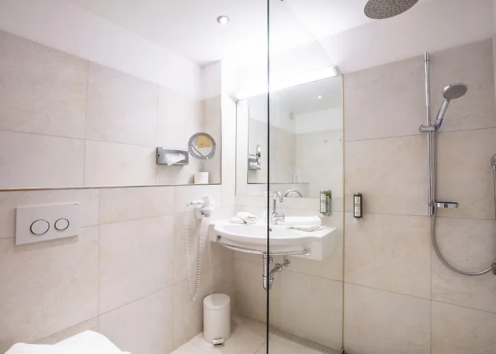 塞雷斯酒店 4* 米耶德斯